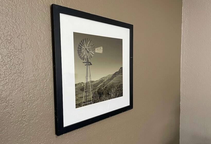 Отель Super 8 By Wyndham Junction City