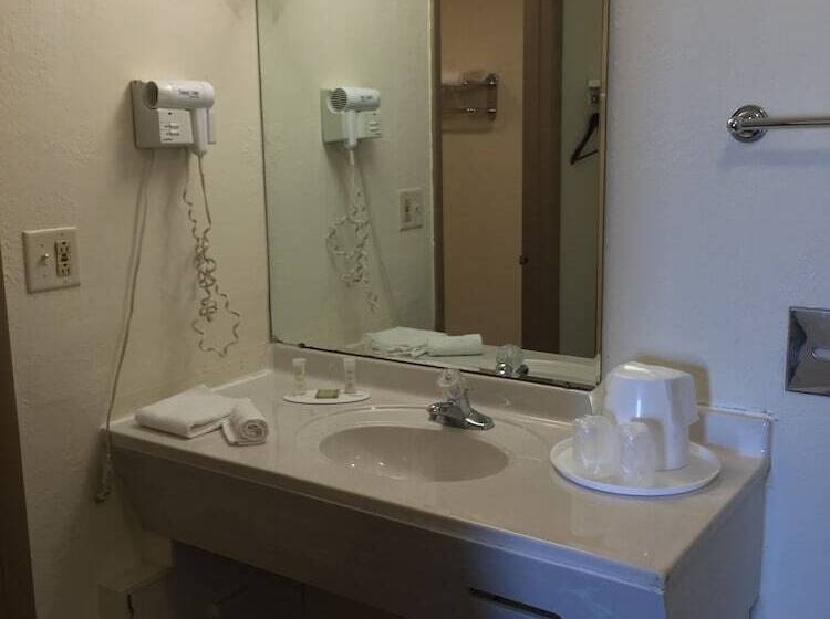 Отель Super 8 By Wyndham Junction City