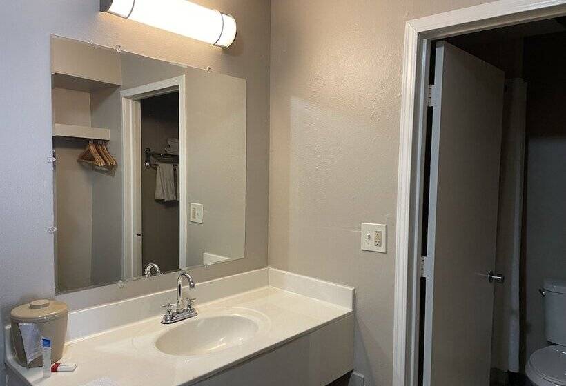 Отель Super 8 By Wyndham Junction City