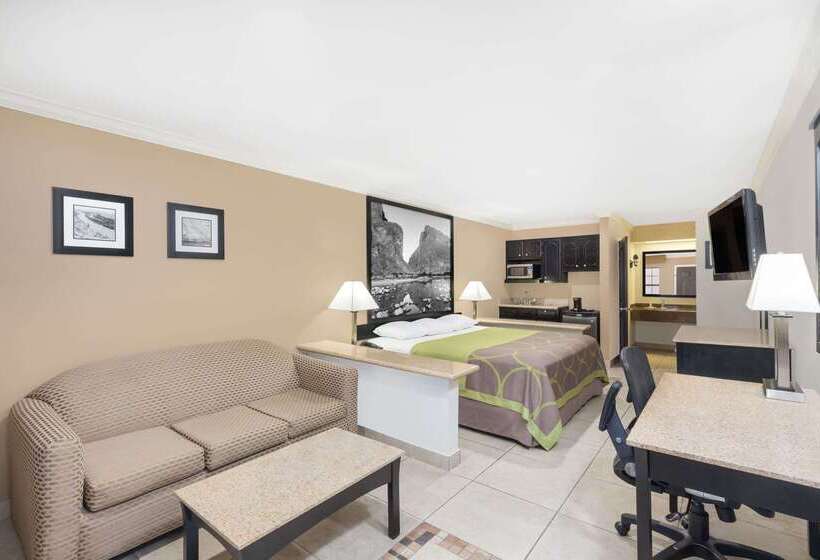 בית מלון כפרי Super 8 By Wyndham Mcallen Downtown Airport La Plaza Mall