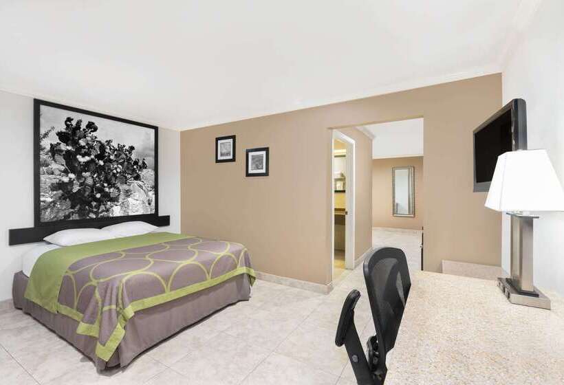 בית מלון כפרי Super 8 By Wyndham Mcallen Downtown Airport La Plaza Mall