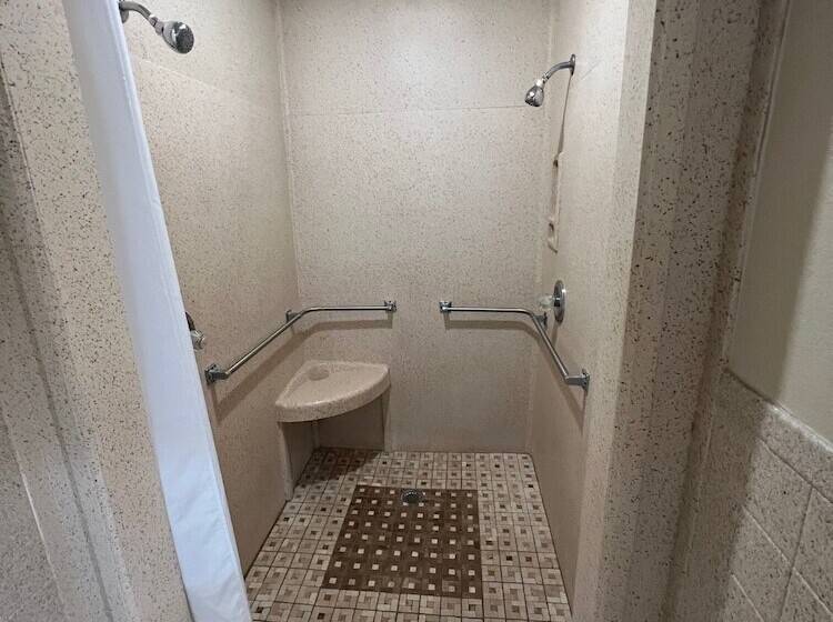 בית מלון כפרי Super 8 By Wyndham Mcallen Downtown Airport La Plaza Mall