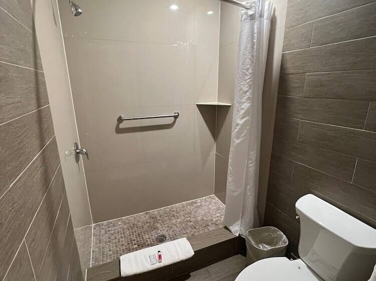 בית מלון כפרי Super 8 By Wyndham Mcallen Downtown Airport La Plaza Mall