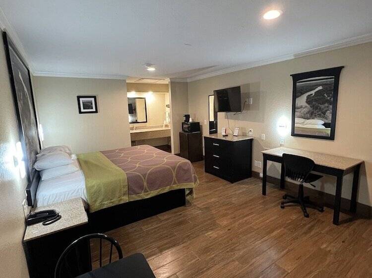 בית מלון כפרי Super 8 By Wyndham Mcallen Downtown Airport La Plaza Mall