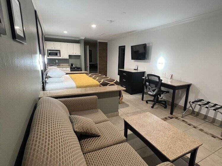 בית מלון כפרי Super 8 By Wyndham Mcallen Downtown Airport La Plaza Mall