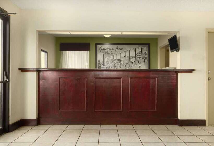 فندق Super 8 By Wyndham Monroe