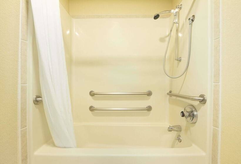 فندق Super 8 By Wyndham Monroe