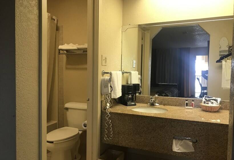 فندق Super 8 By Wyndham Monroe