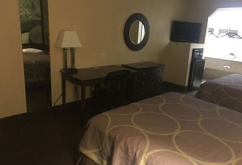 فندق Super 8 By Wyndham Monroe