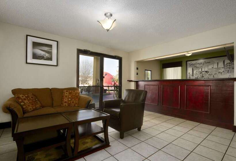 فندق Super 8 By Wyndham Monroe