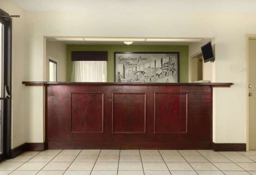 فندق Super 8 By Wyndham Monroe