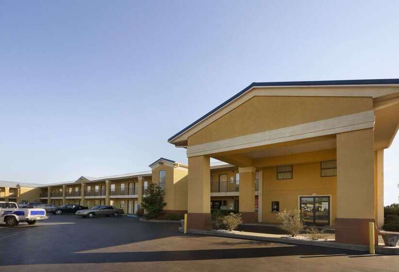 فندق Super 8 By Wyndham Monroe