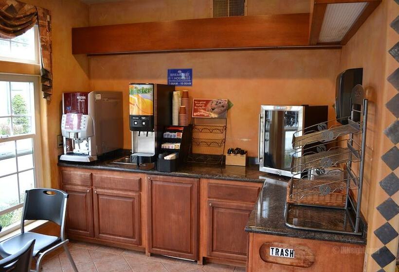 בית מלון כפרי The Miramar Inn