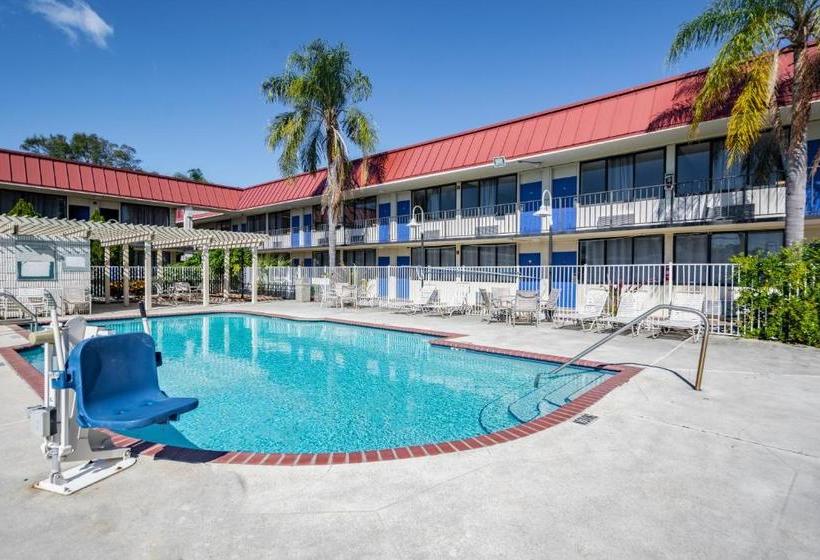 فندق Econo Lodge Palm Harbor  Clearwater