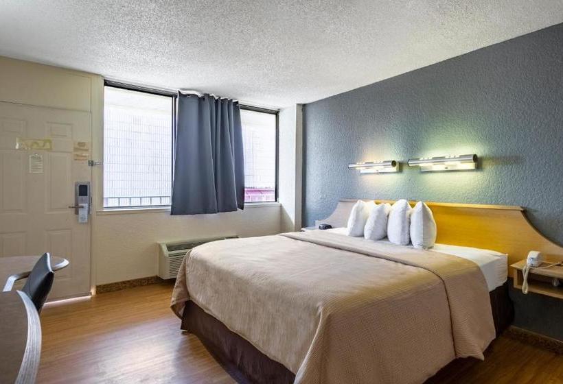 فندق Econo Lodge Palm Harbor  Clearwater