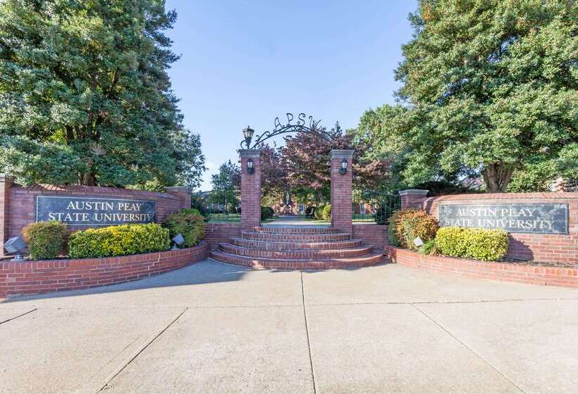 فندق Travelodge By Wyndham Clarksville