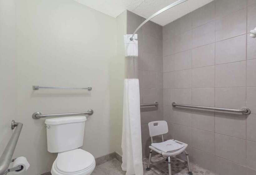 فندق Travelodge By Wyndham Clarksville