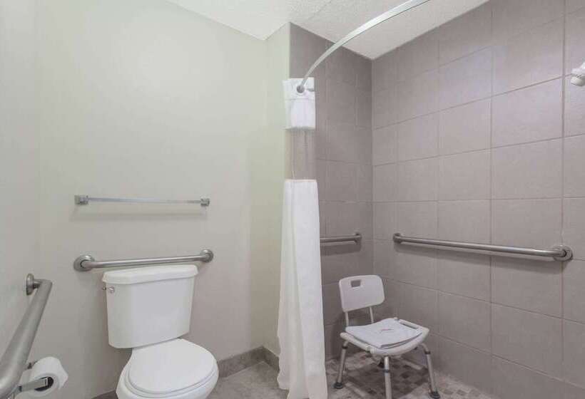 فندق Travelodge By Wyndham Clarksville