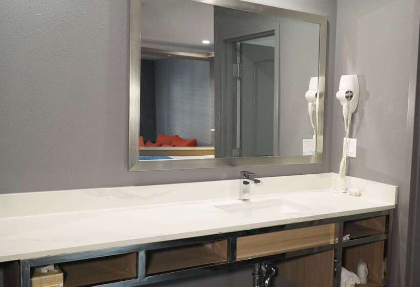 فندق Travelodge By Wyndham Whittier