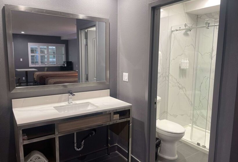 فندق Travelodge By Wyndham Whittier