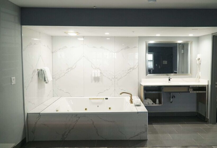 فندق Travelodge By Wyndham Whittier