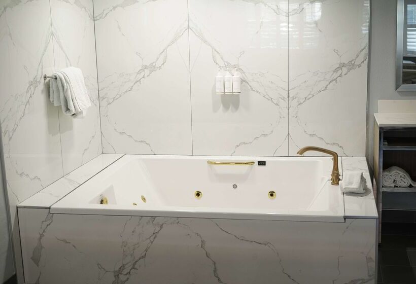 فندق Travelodge By Wyndham Whittier