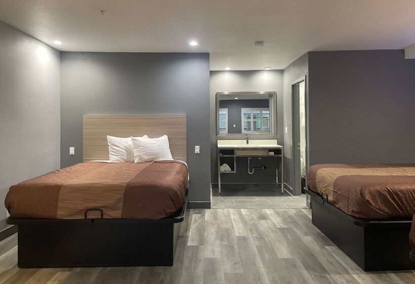 فندق Travelodge By Wyndham Whittier