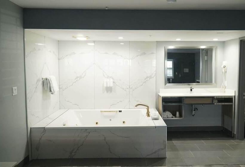 فندق Travelodge By Wyndham Whittier