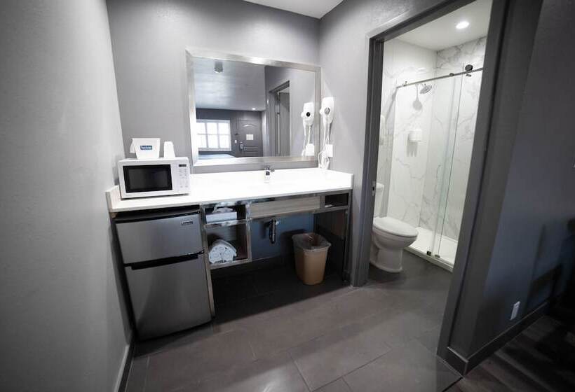 فندق Travelodge By Wyndham Whittier