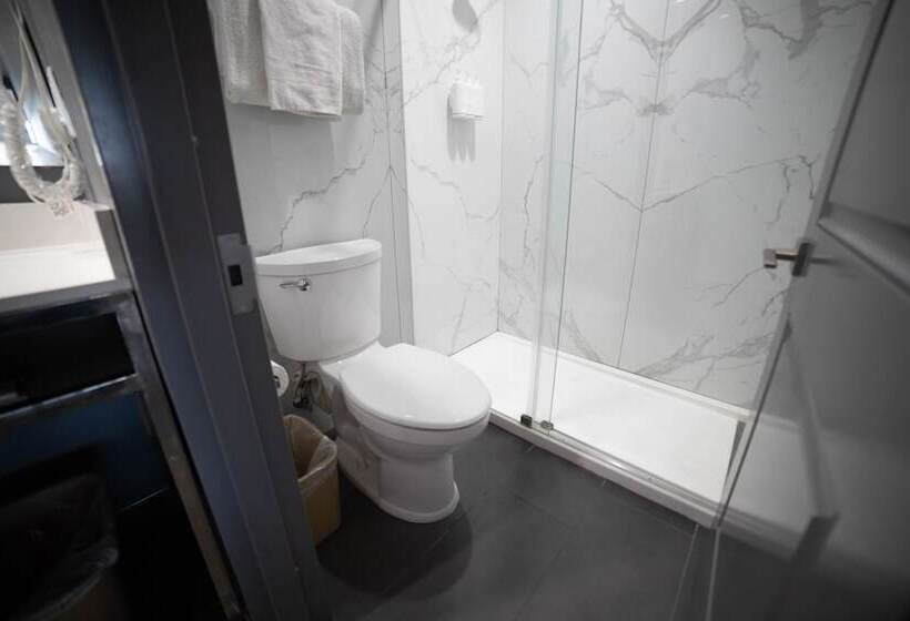 فندق Travelodge By Wyndham Whittier