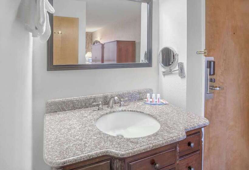 汽车旅馆  Days Inn By Wyndham Eureka Ca