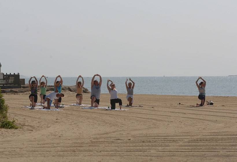 Red Jacket Beach Resort