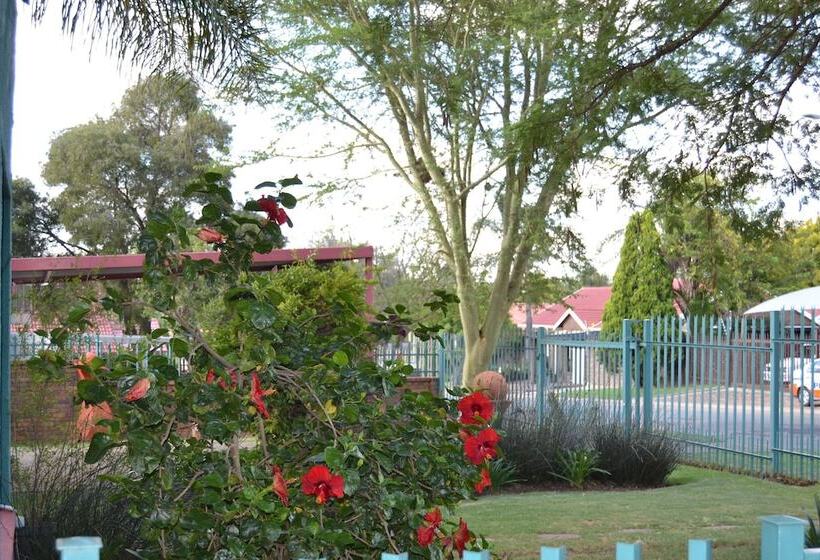 Africa Emerald At 47 Petronella