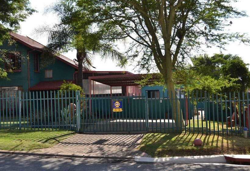 Africa Emerald At 47 Petronella