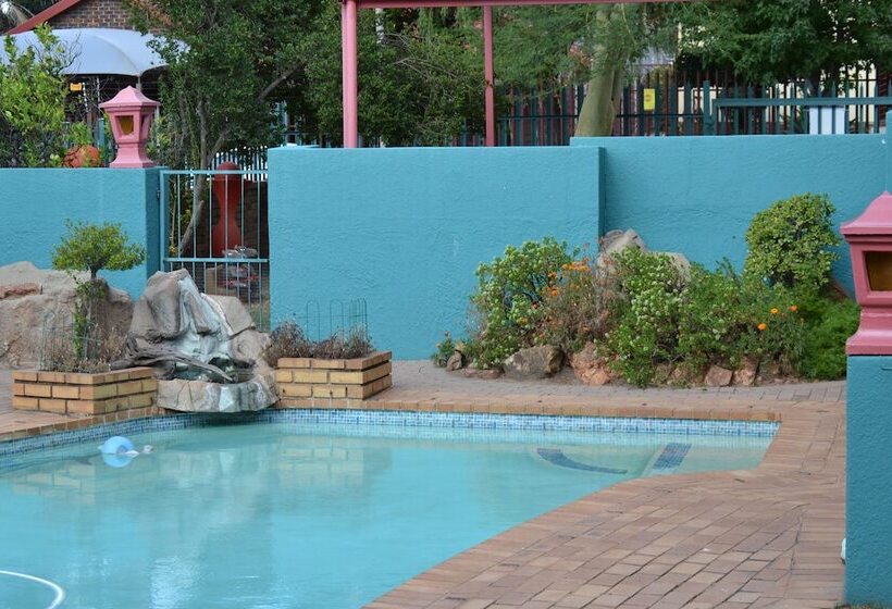 Africa Emerald At 47 Petronella