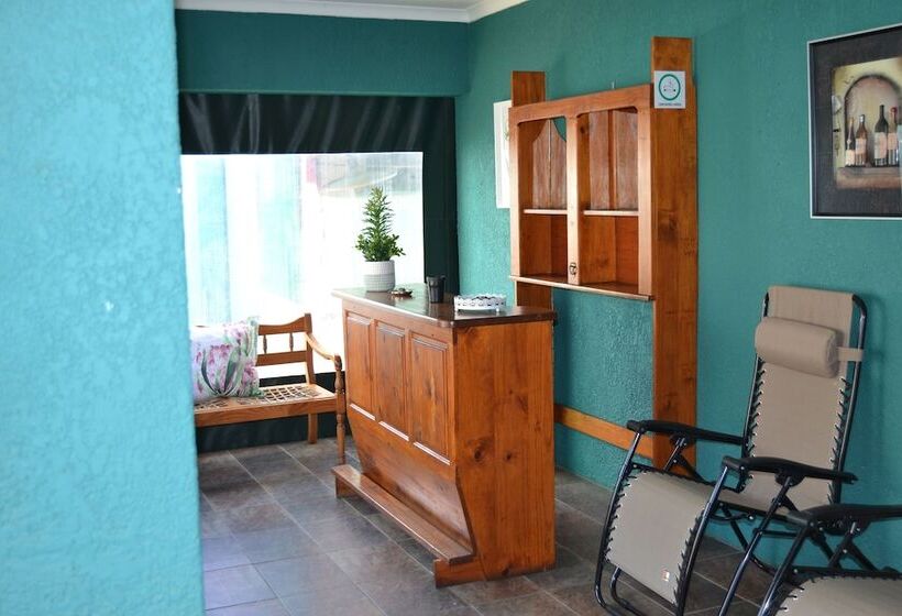 Africa Emerald At 47 Petronella