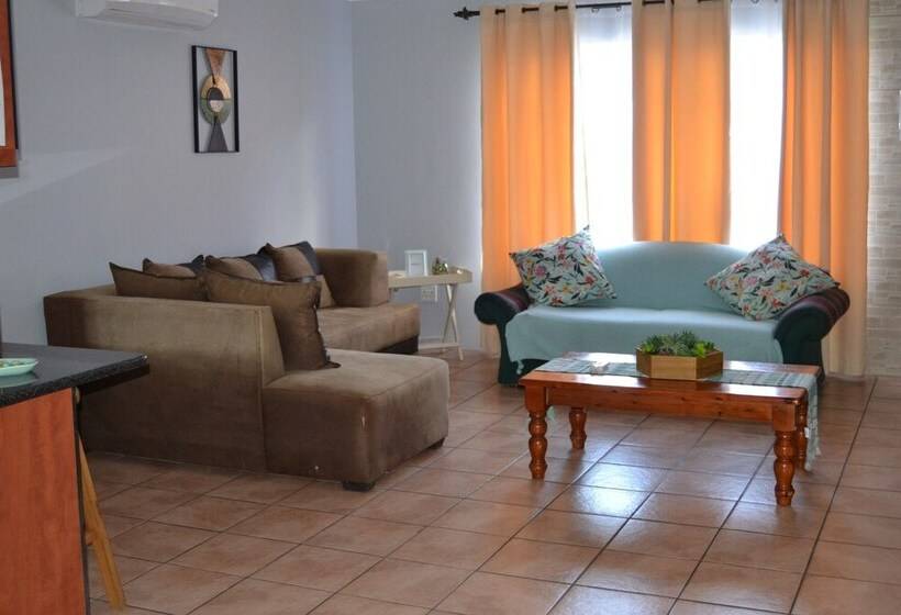 Africa Emerald At 47 Petronella