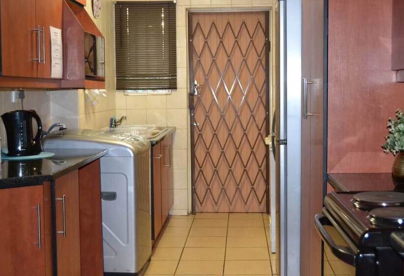 Africa Emerald At 47 Petronella