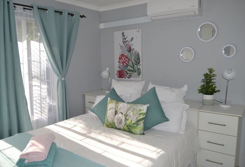 Africa Emerald At 47 Petronella