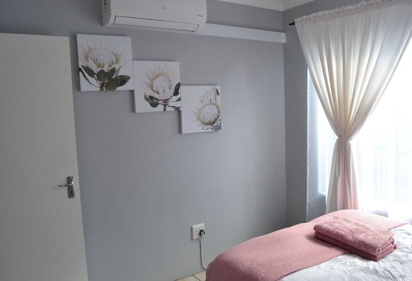 Africa Emerald At 47 Petronella