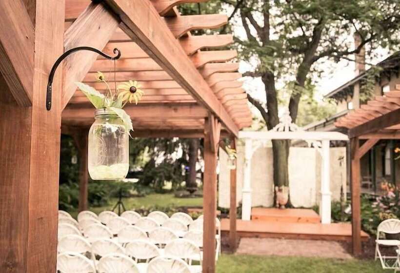 مبيت وإفطار Iron Amethyst Inn   Boutique