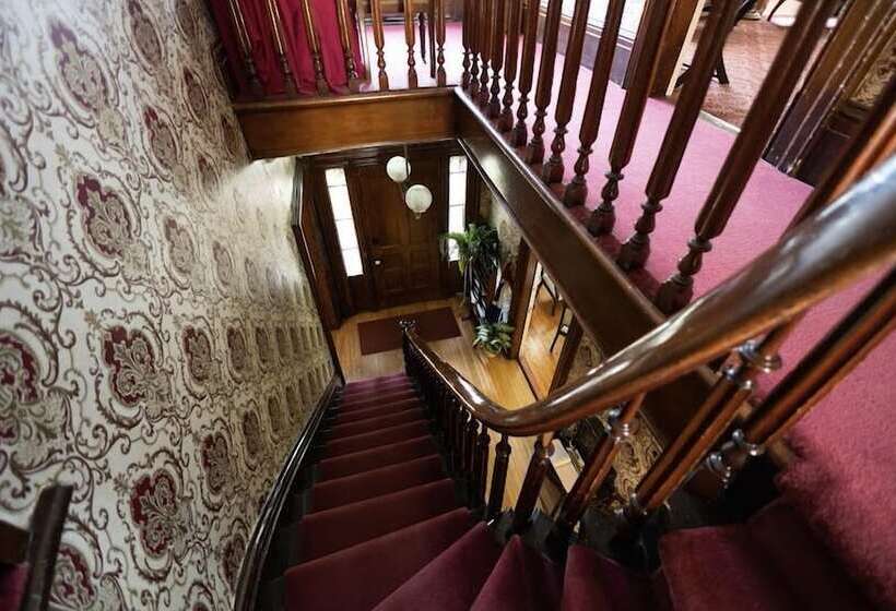 مبيت وإفطار Iron Amethyst Inn   Boutique