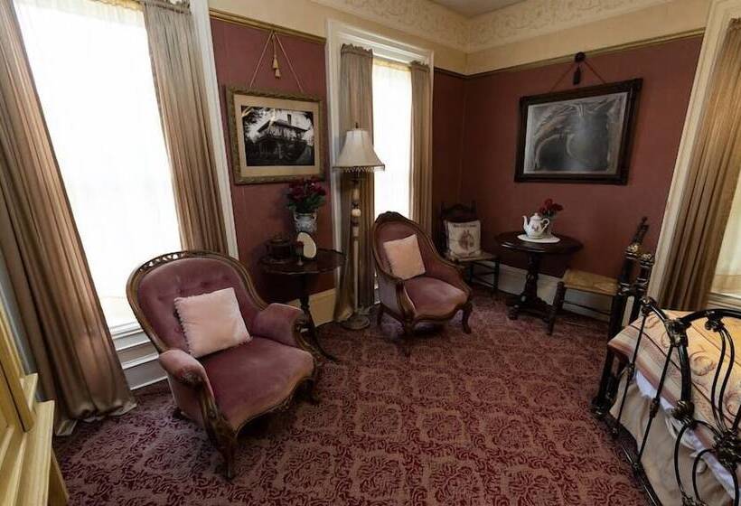 مبيت وإفطار Iron Amethyst Inn   Boutique