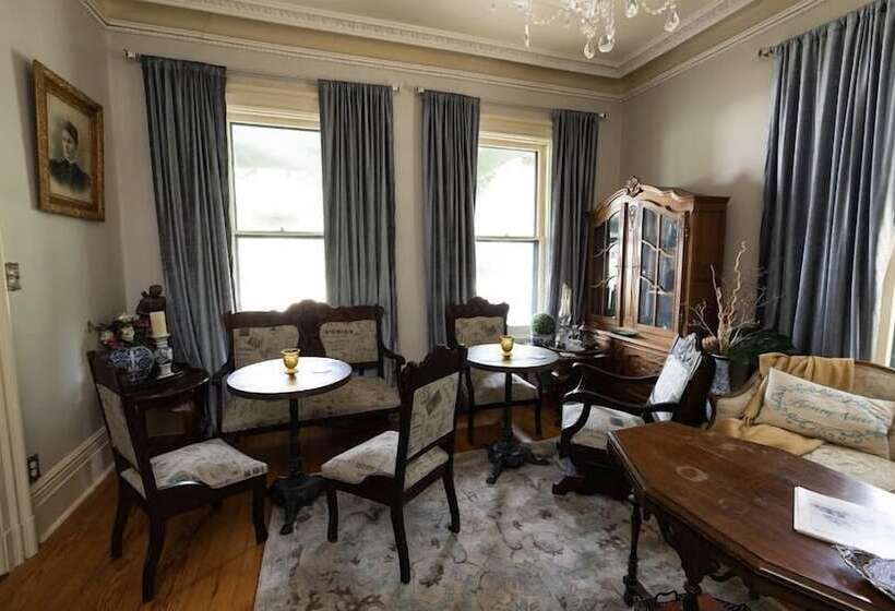 مبيت وإفطار Iron Amethyst Inn   Boutique