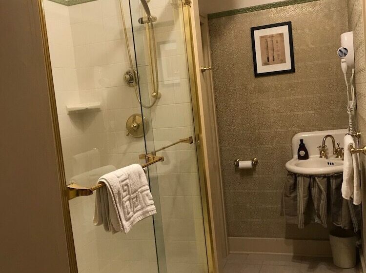 مبيت وإفطار Iron Amethyst Inn   Boutique