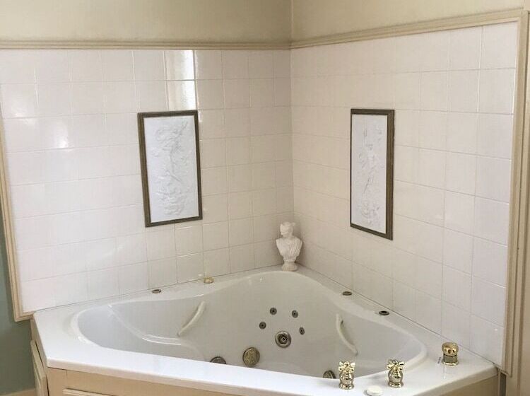 مبيت وإفطار Iron Amethyst Inn   Boutique