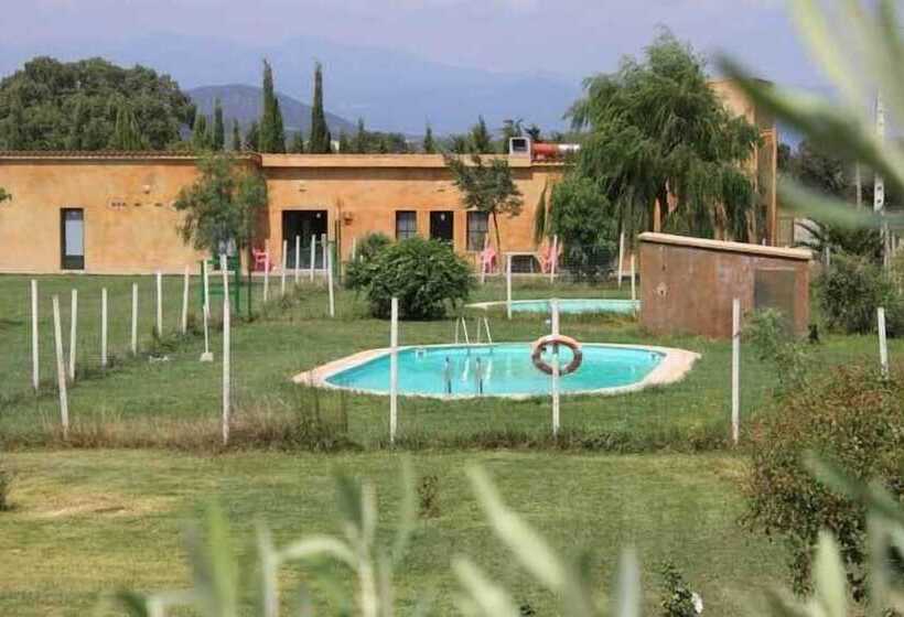 Granja Escola La Perdiu   Hostel