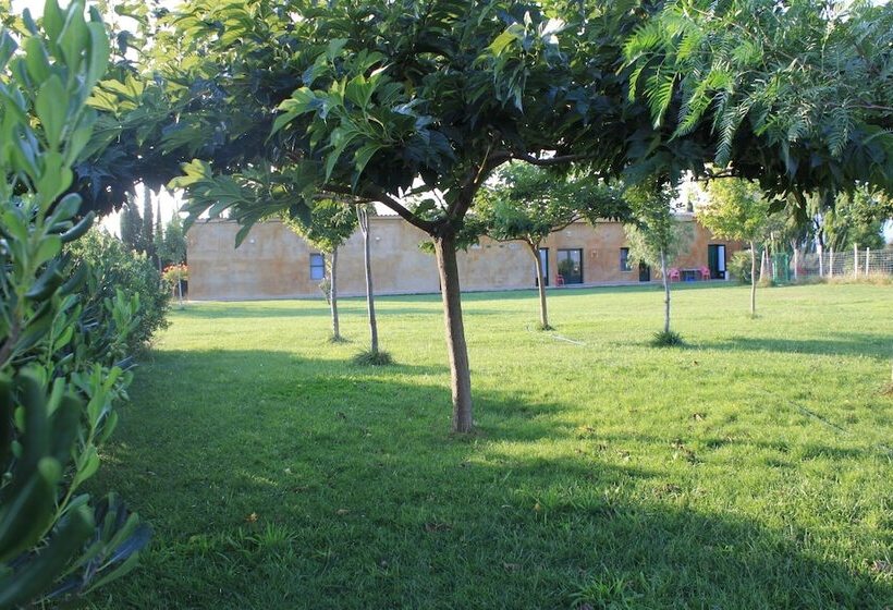 Granja Escola La Perdiu   Hostel