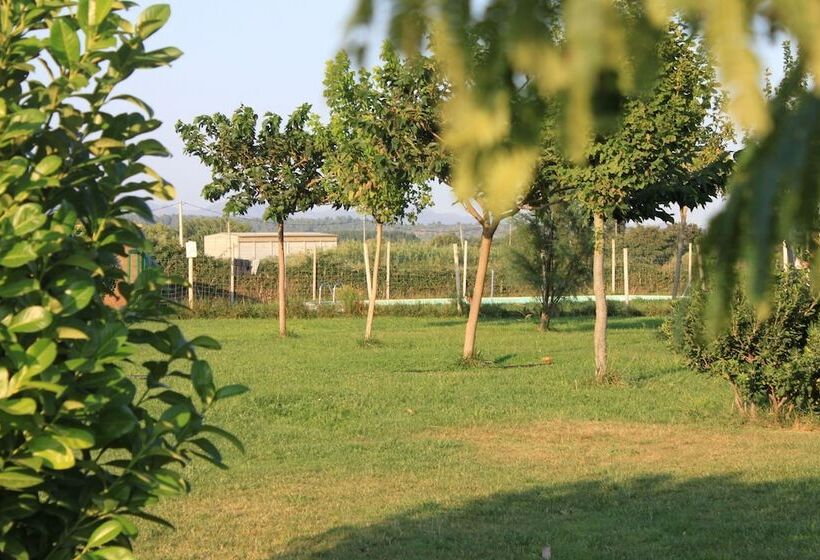 Granja Escola La Perdiu   Hostel