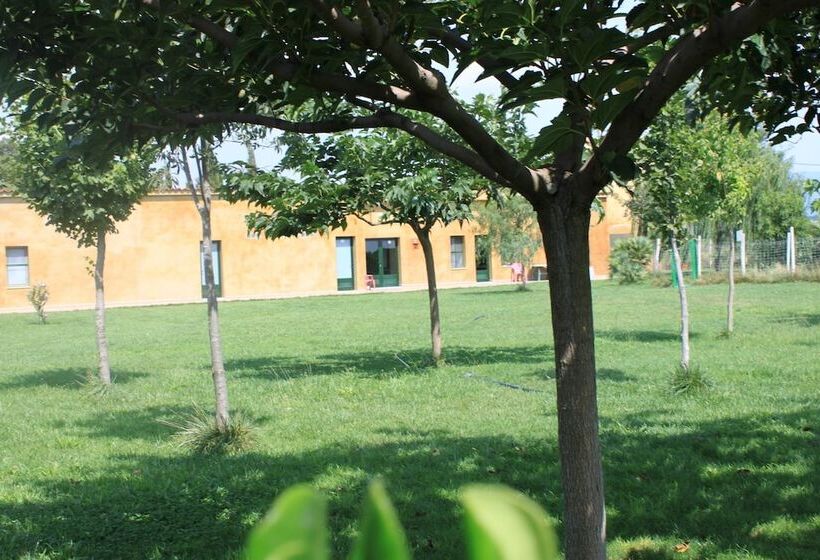 Granja Escola La Perdiu   Hostel